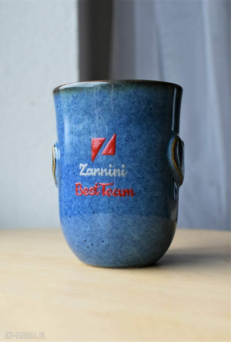 Kubek ceramiczny z sercami i logo firmy - 300 ml