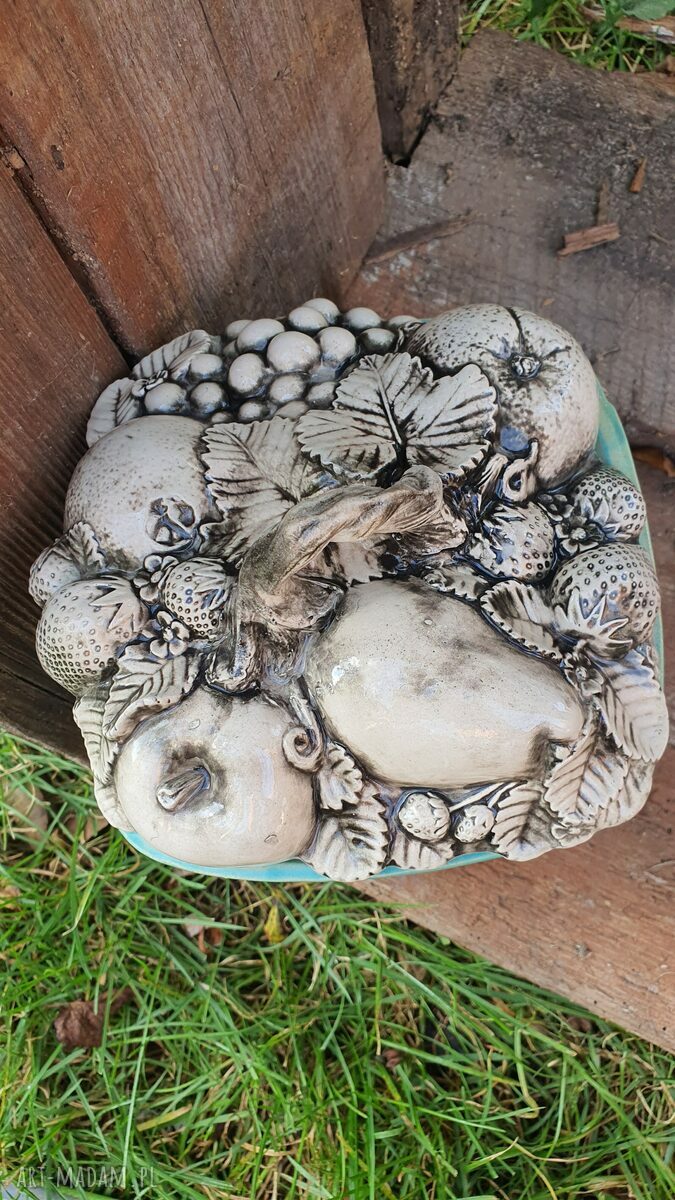 Naczynie ceramiczne do pieczenia i dekoracji z pokrywką