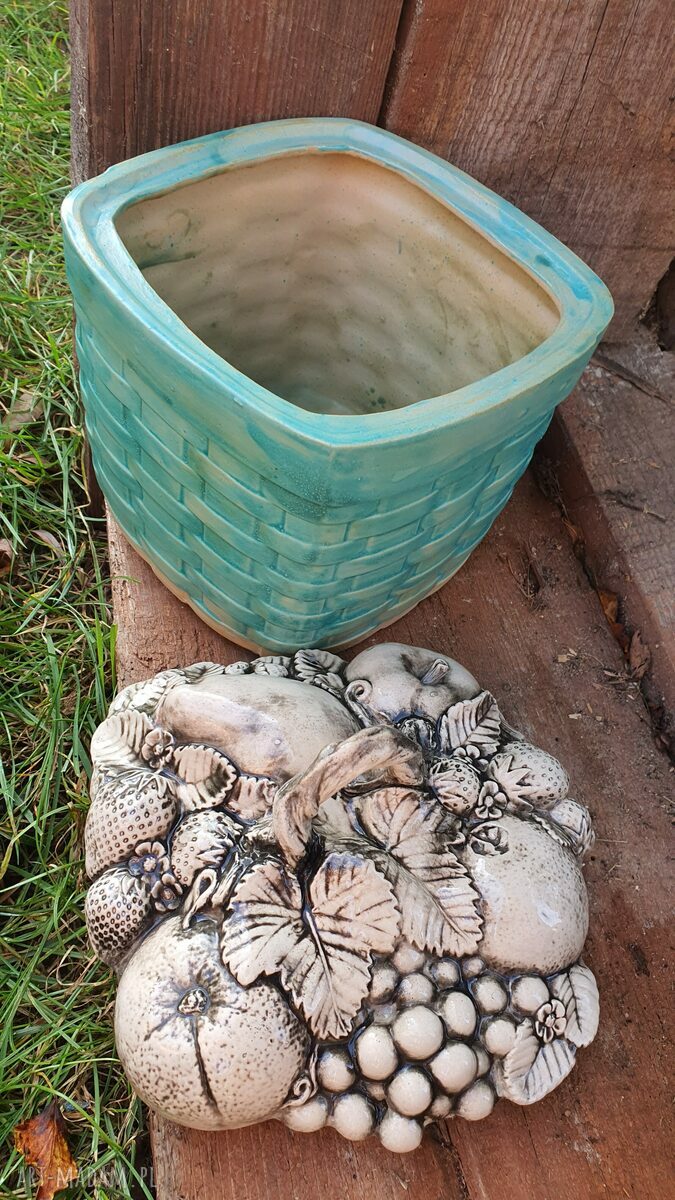 Naczynie ceramiczne do pieczenia i dekoracji z pokrywką