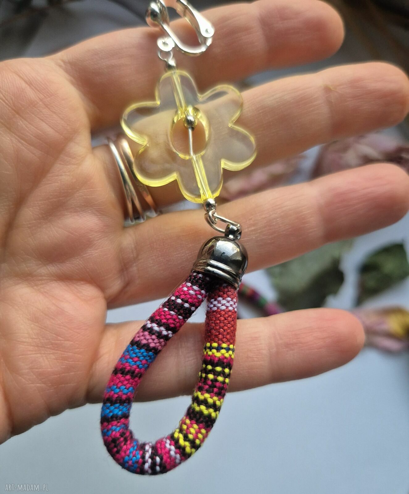 Klipsy boho z żółtymi chwostami - lekkie i bez przekłuć