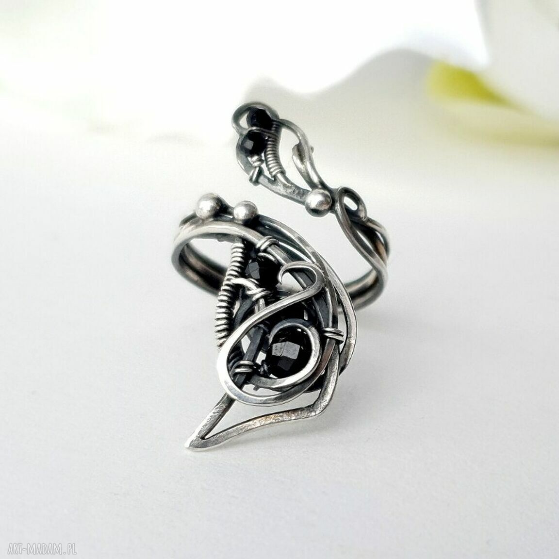 Naja srebrny pierścionek z spinelami, wire wrapping, regulowany