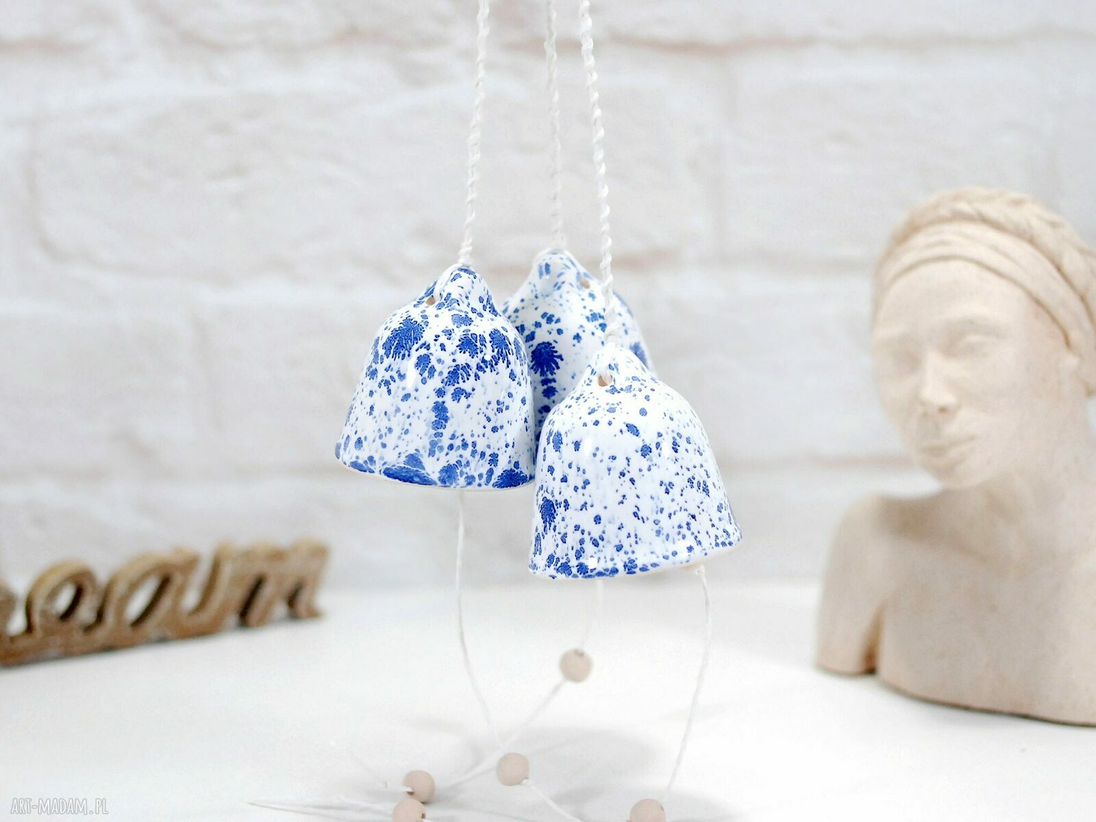 Nakrapiane dzwonki choinkowe „Szron” - ceramiczny zestaw 3 szt.