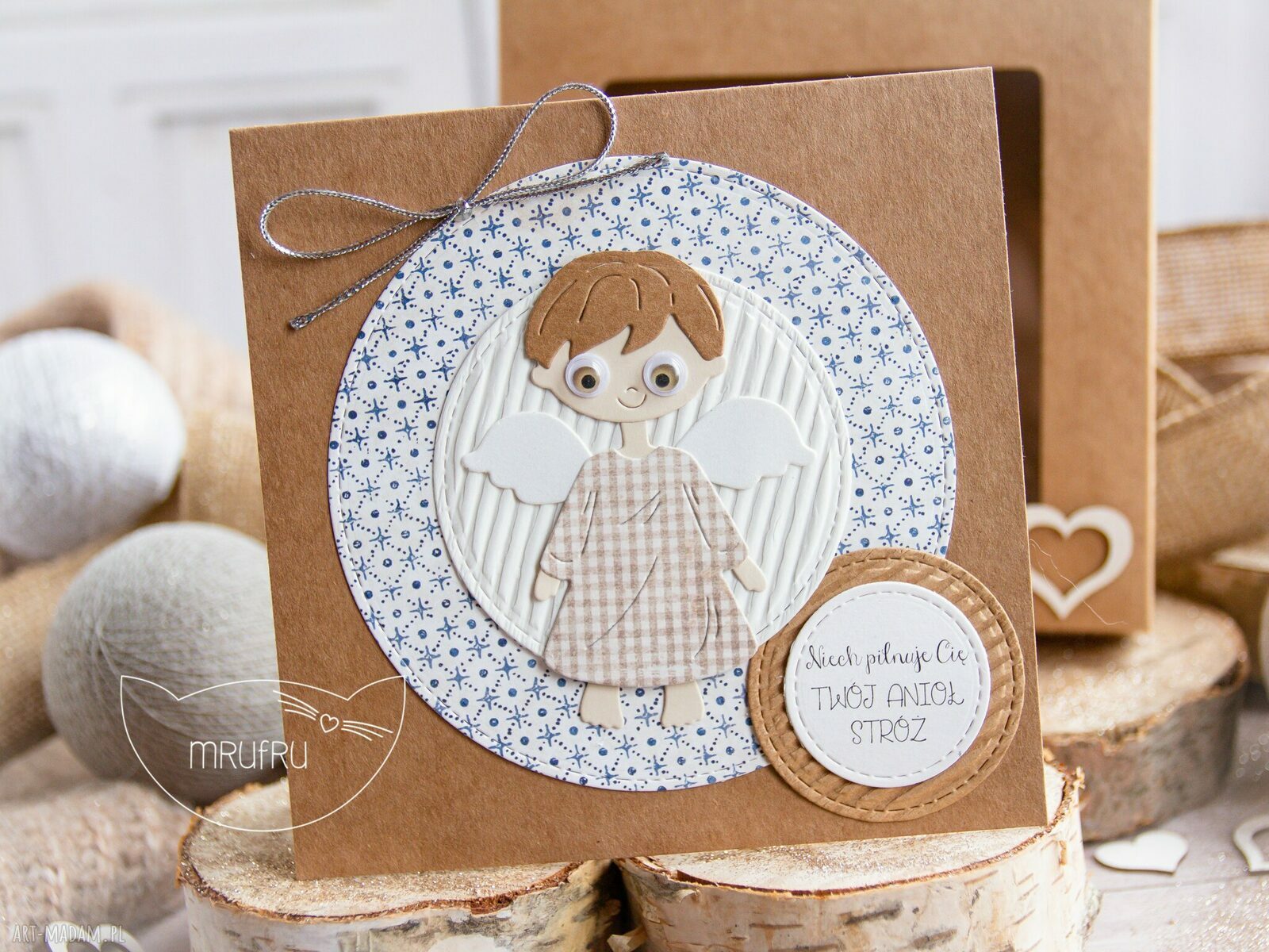 scrapbooking kartki: Kartka z Aniołkiem Stróżem w pudełeczku z szybką. Personalizowana treść