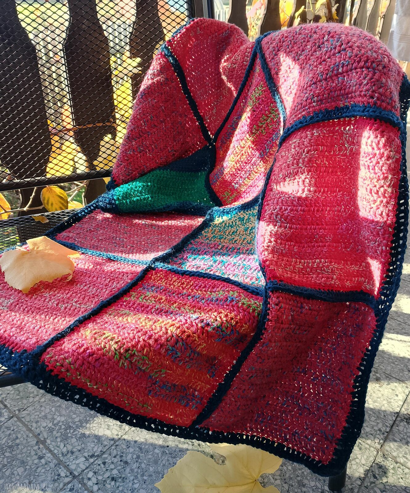 Ciepła narzuta z kwadratów 75x95 cm - rękodzieło w stylu patchwork