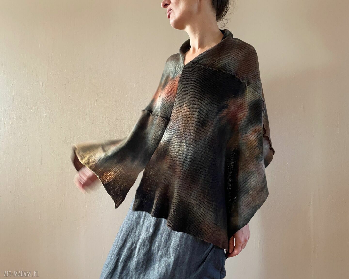 Narzutka z jagnięcej wełny brąz i grafit - ręcznie barwione poncho (one size)