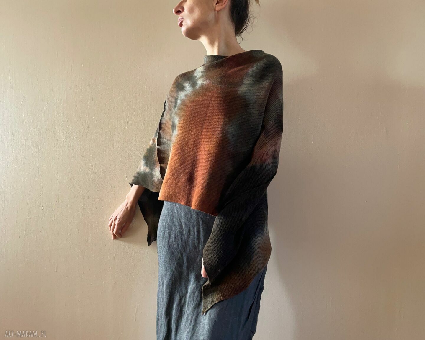Narzutka z jagnięcej wełny brąz i grafit - ręcznie barwione poncho (one size)