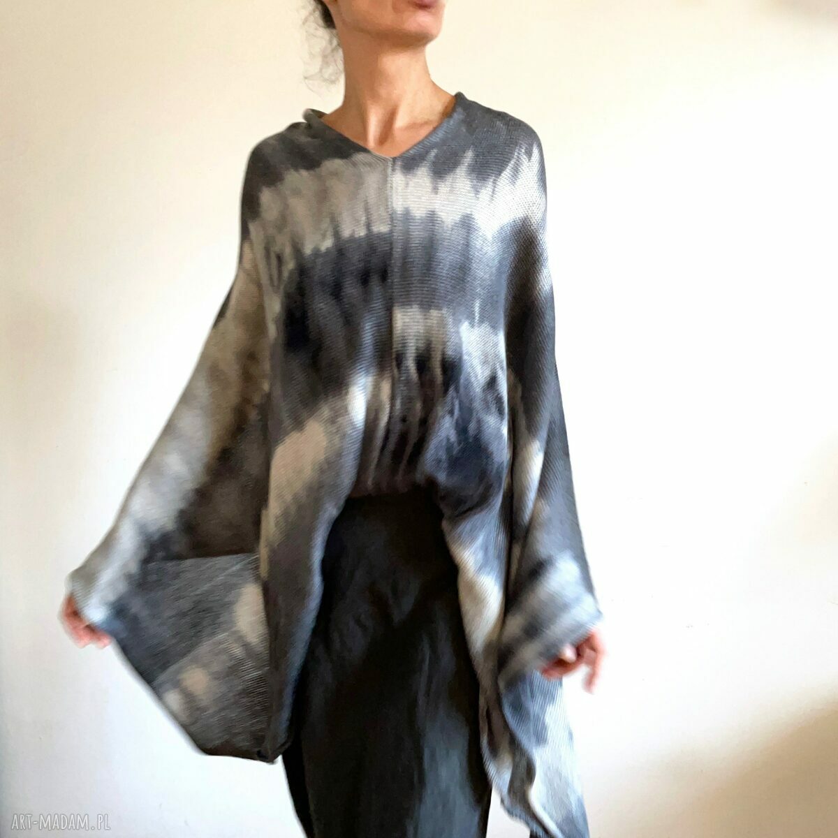 Narzutka z wełny merino w szarościach - ręcznie barwione ponczo oversize (one size)