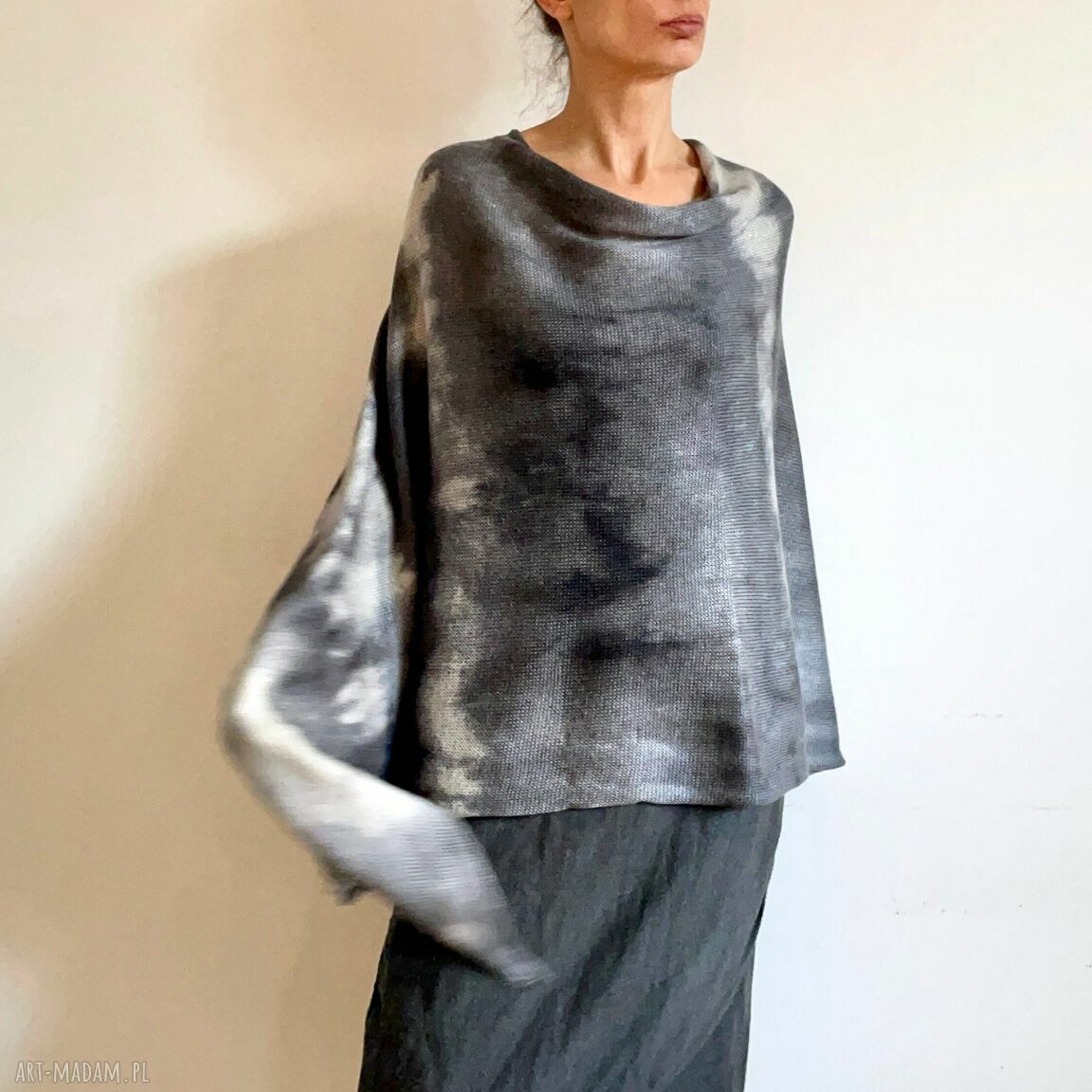 Narzutka z wełny merino w szarościach - ręcznie barwione ponczo oversize (one size)