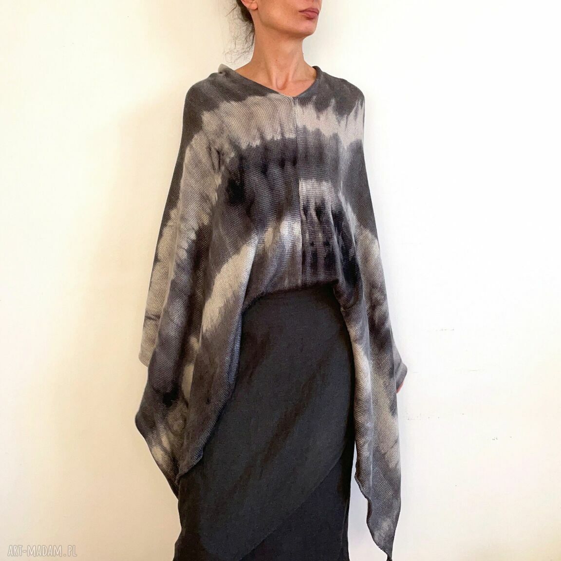 Narzutka z wełny merino w szarościach - ręcznie barwione ponczo oversize (one size)