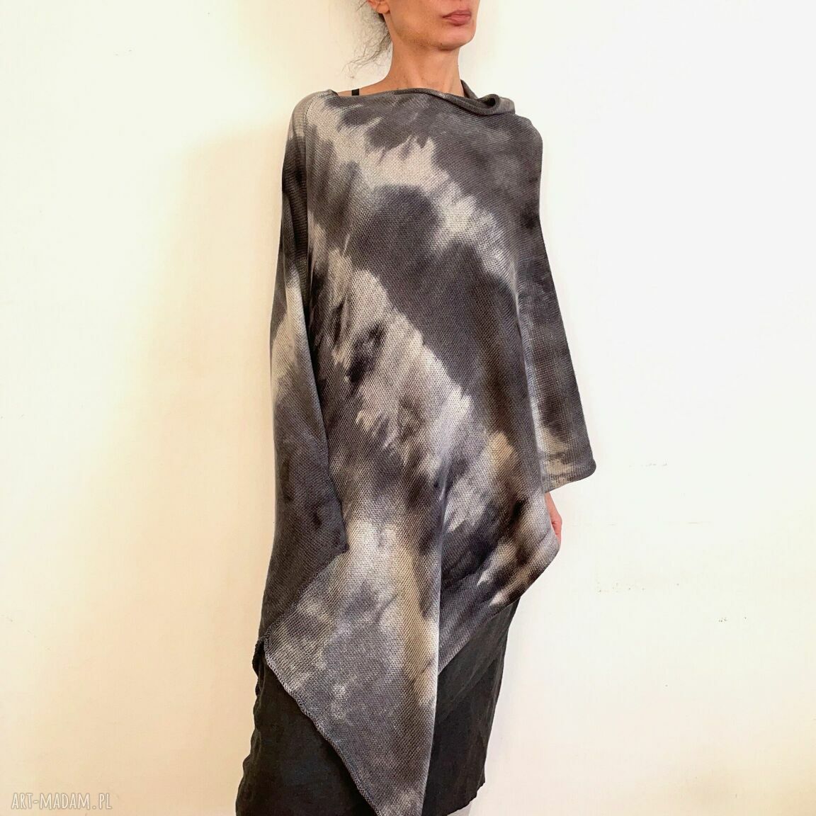 Narzutka z wełny merino w szarościach - ręcznie barwione ponczo oversize (one size)