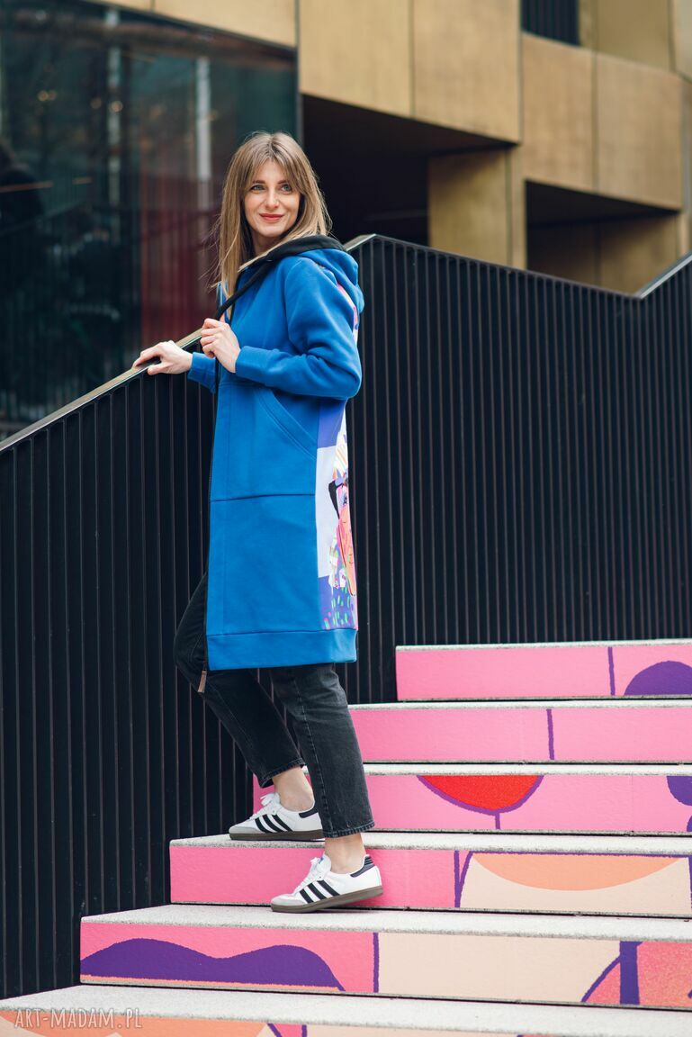 Bluza Women Nina Nashani - niebieska oversize z grafiką na plecach