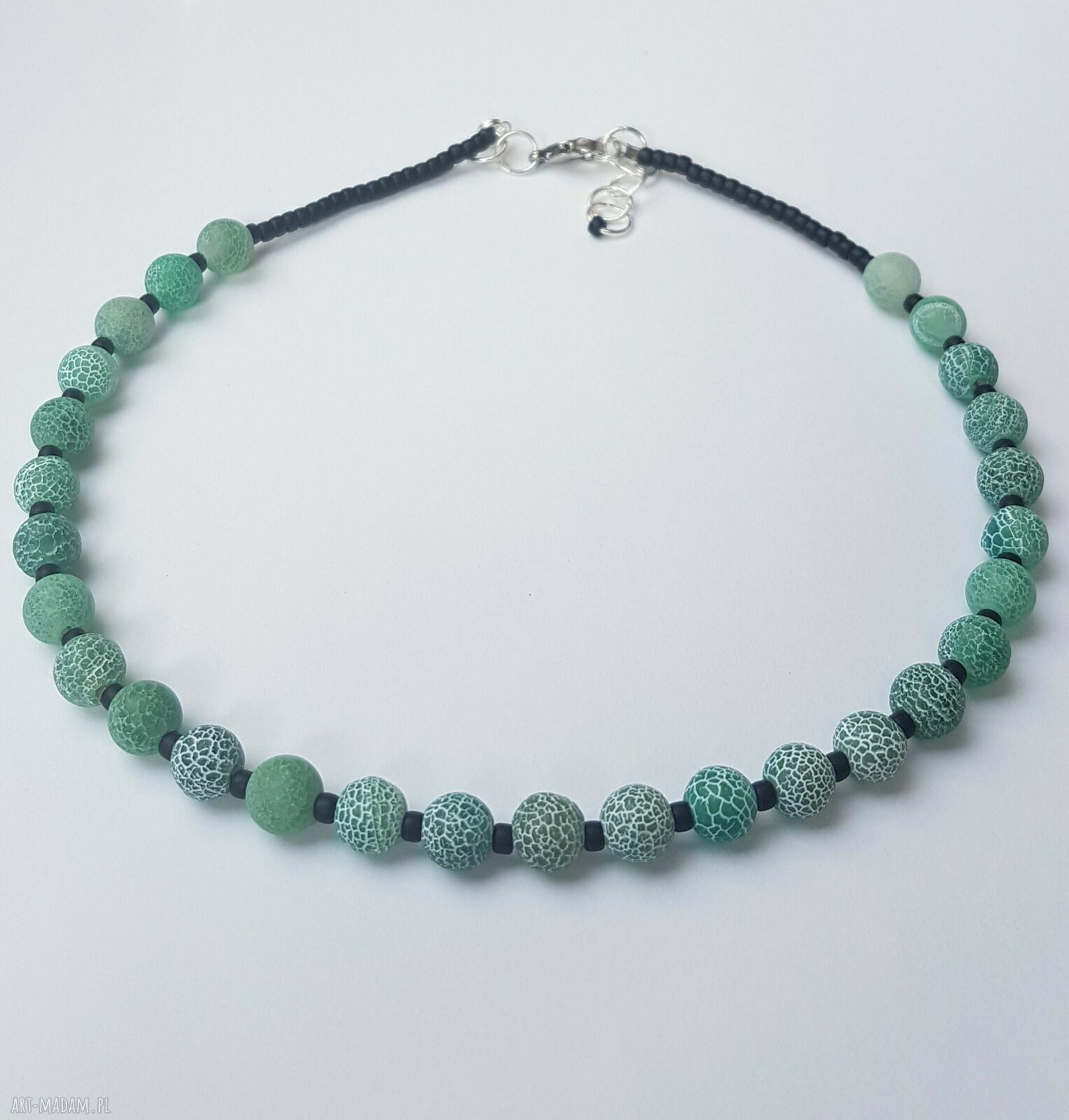 Krótki naszyjnik z agatu trawionego i matowych czarnych koralików - handmade