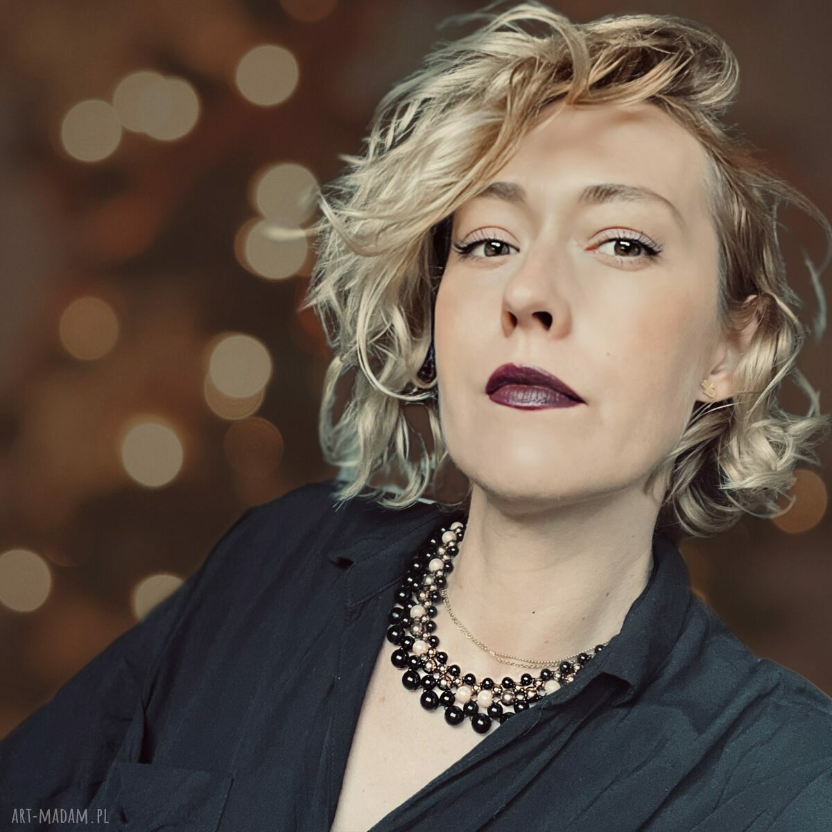 Naszyjnik Agnieszka - elegancka kolia z kokardą do dekoltu