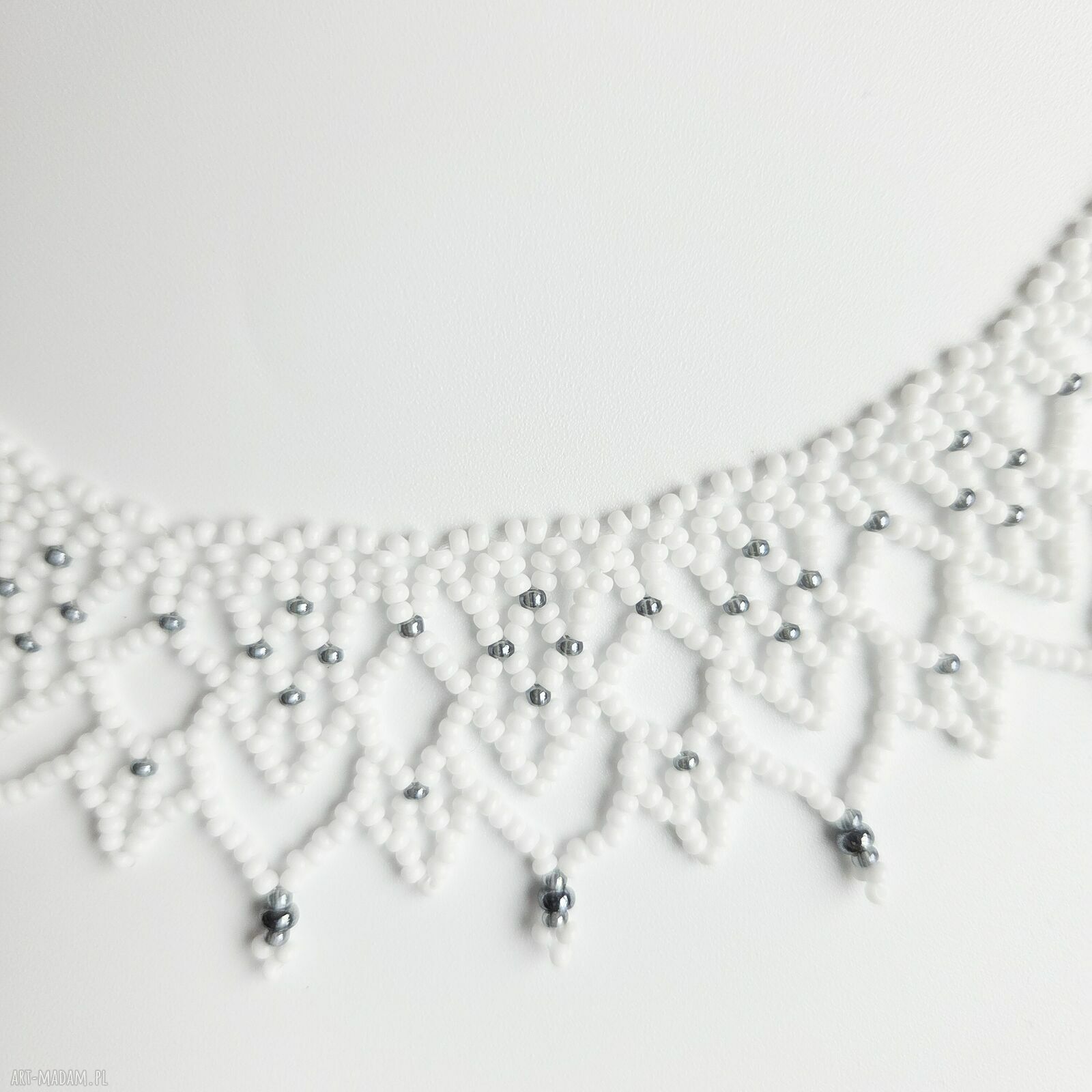 Biała koronka - ręcznie robiony choker z koralików szklanych Preciosa