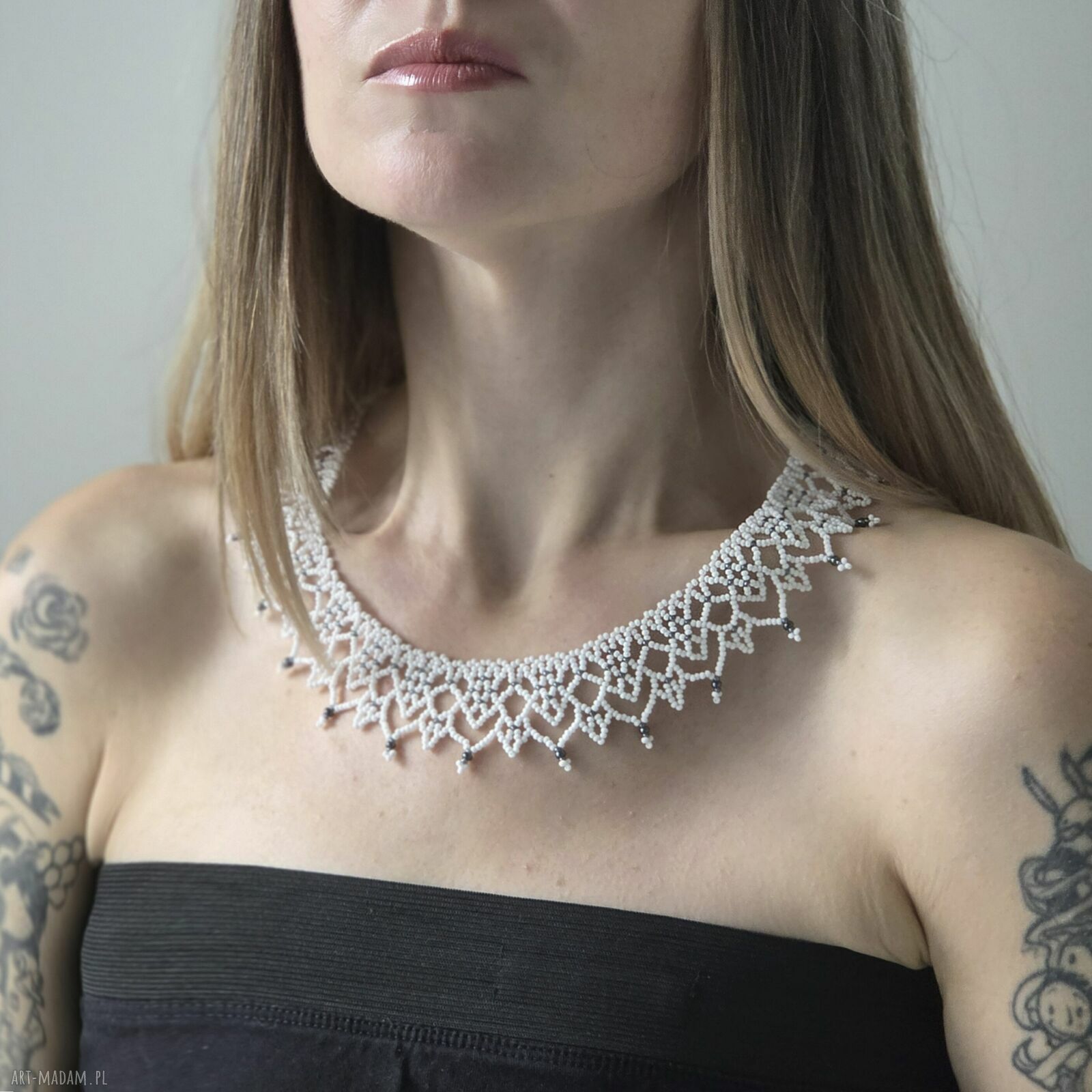Biała koronka - ręcznie robiony choker z koralików szklanych Preciosa