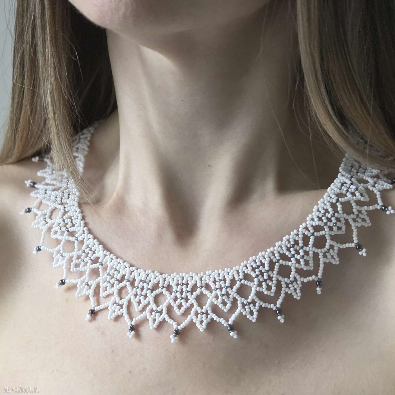Biała koronka - ręcznie robiony choker z koralików szklanych Preciosa