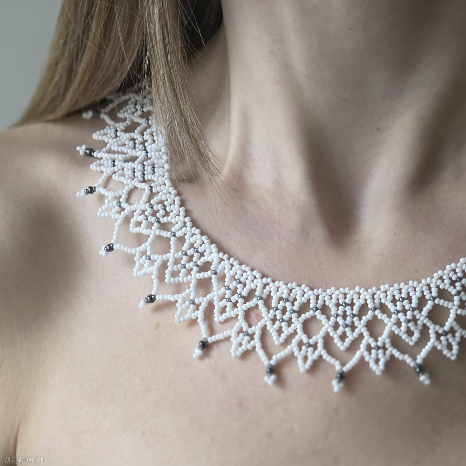 Biała koronka - ręcznie robiony choker z koralików szklanych Preciosa