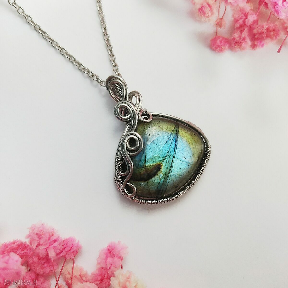 Niebieski labradoryt w oprawie wire wrapping - naszyjnik ze stali chirurgicznej