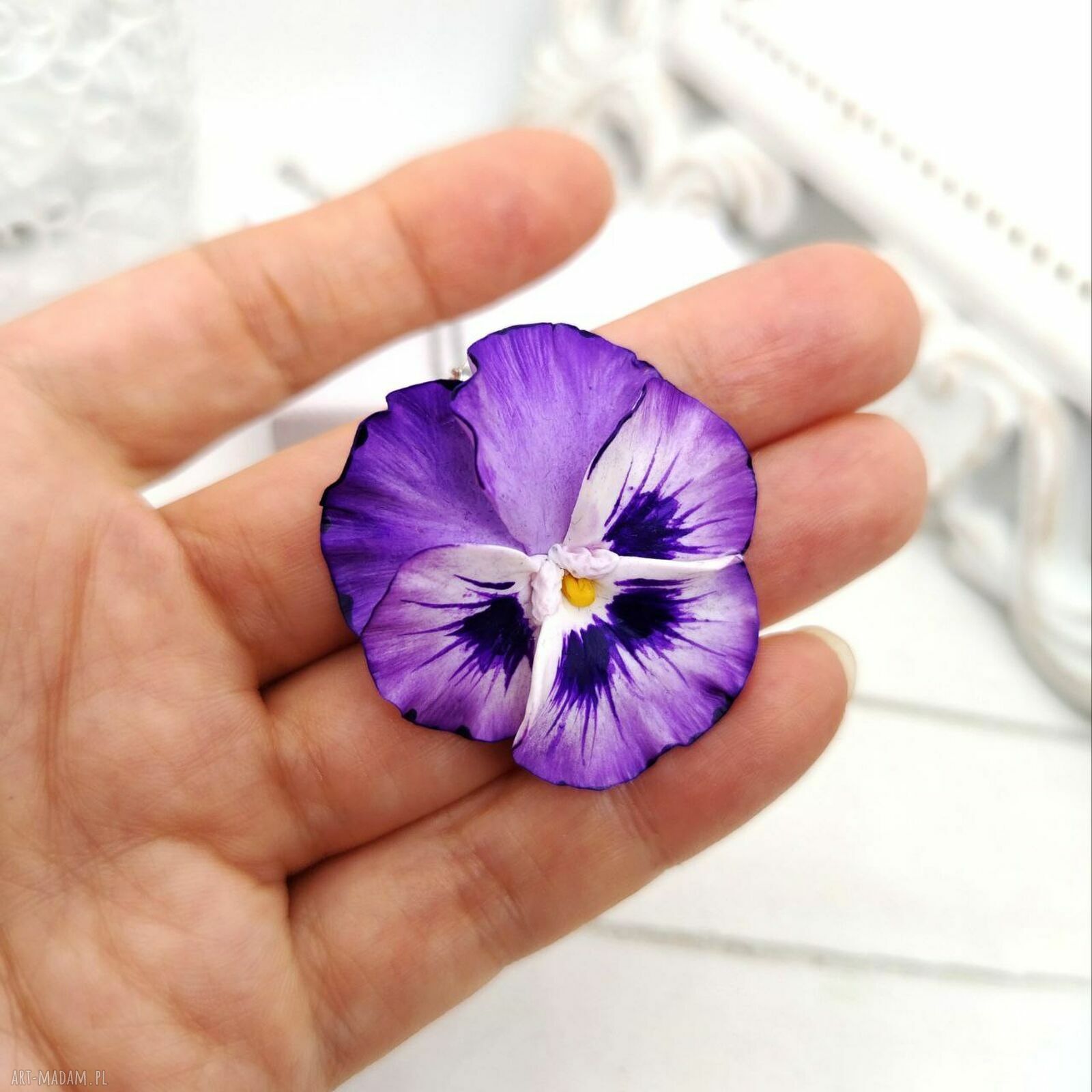 Naszyjnik z bratkiem - handmade z gliny polimerowej na stali nierdzewnej