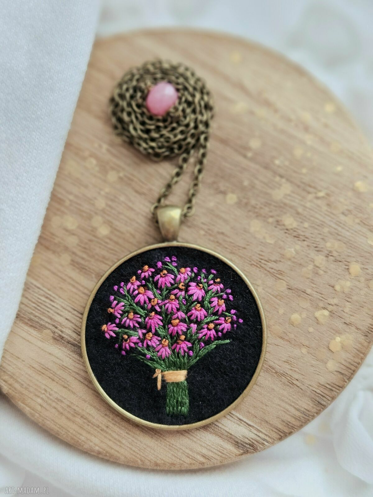 Naszyjnik bukiet jeżówek z jadeitem - boho ręcznie haftowany na filcu