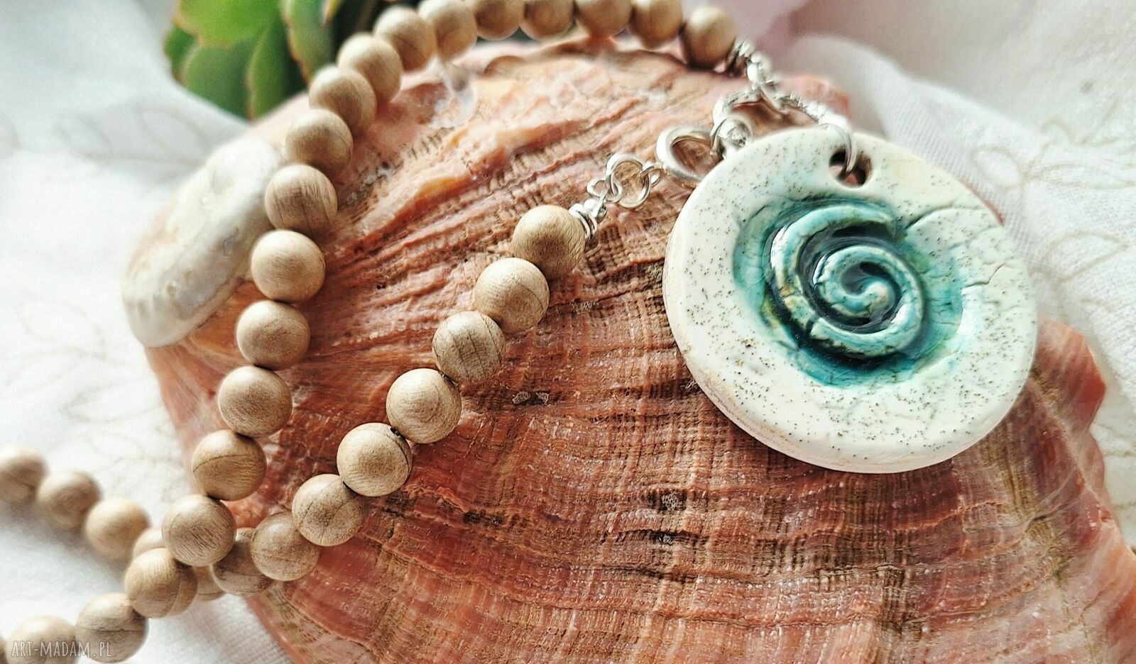 Naszyjnik ceramiczny ze spiralą i egzotycznym drewnem Bayong