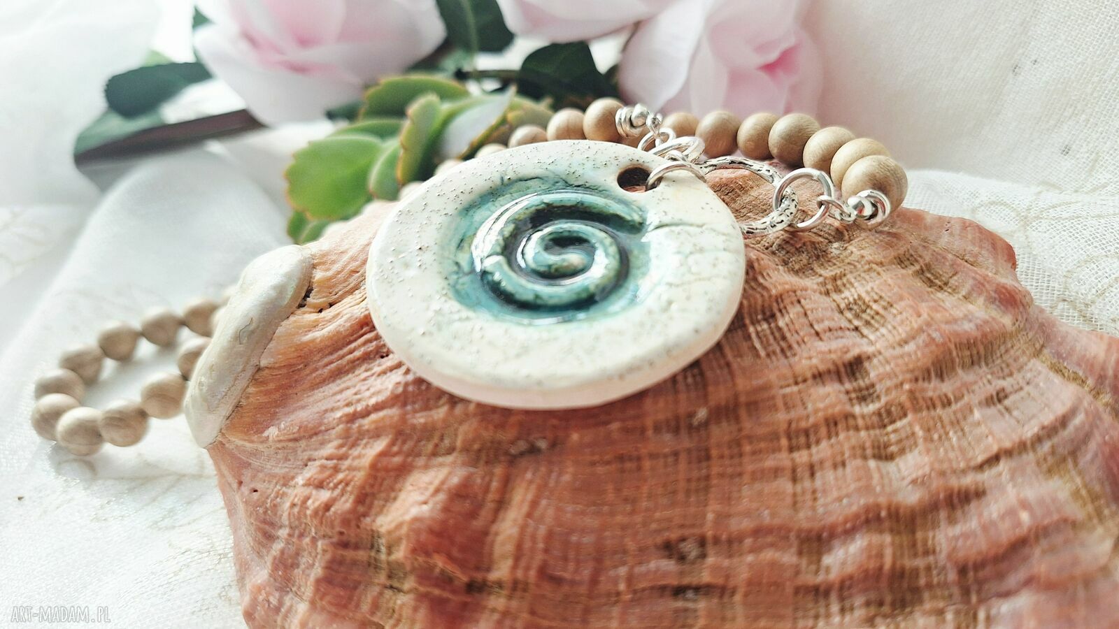 Naszyjnik ceramiczny ze spiralą i drewnem Bayong