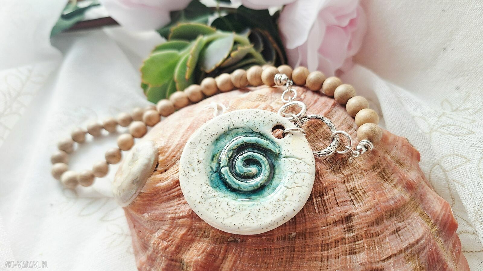 Naszyjnik ceramiczny ze spiralą i drewnem Bayong
