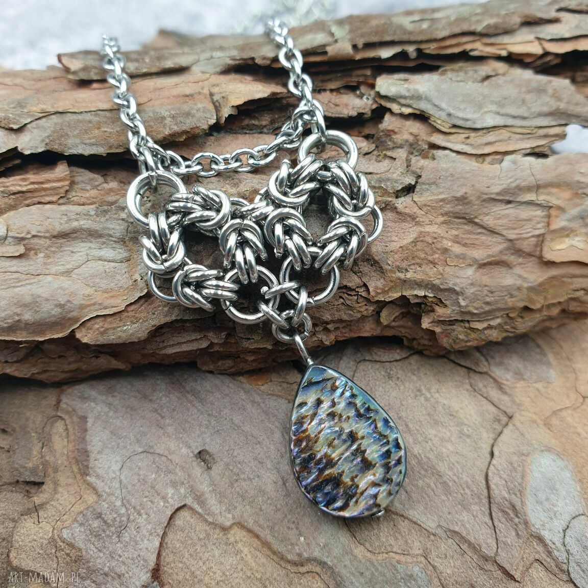 Naszyjnik chainmaille z naturalną muszlą paua - stal szlachetna