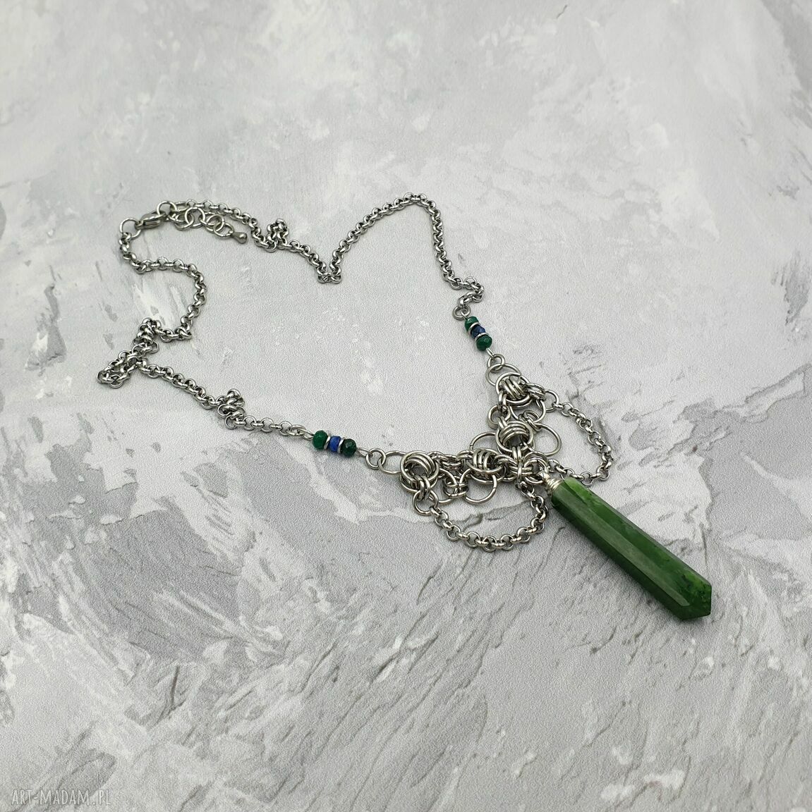 Naszyjnik chainmaille z nefrytem, jadeitem i kianitem w stali szlachetnej