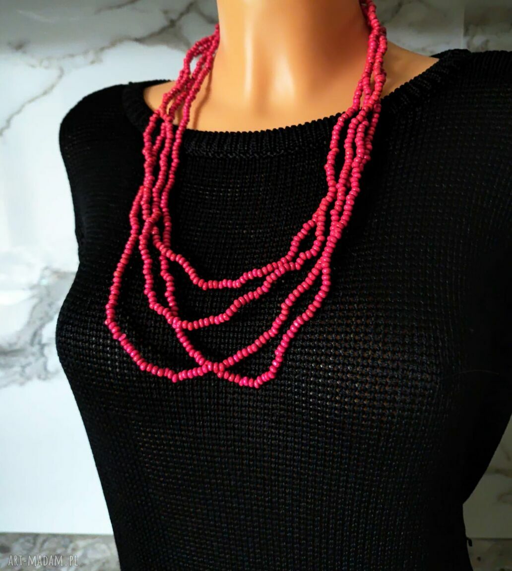 Lekki naszyjnik handmade z drobnych czerwonych koralików z drewna (67 cm)