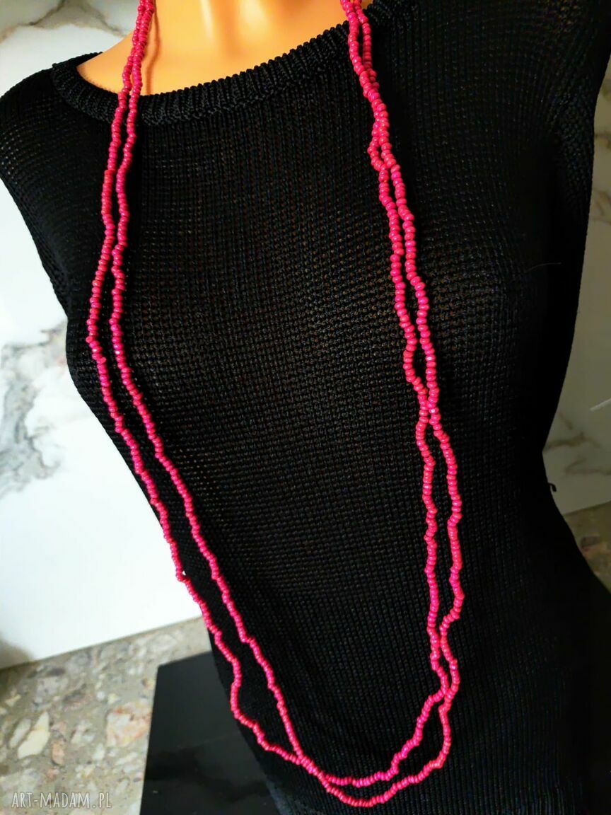 Lekki naszyjnik handmade z drobnych czerwonych koralików z drewna (67 cm)
