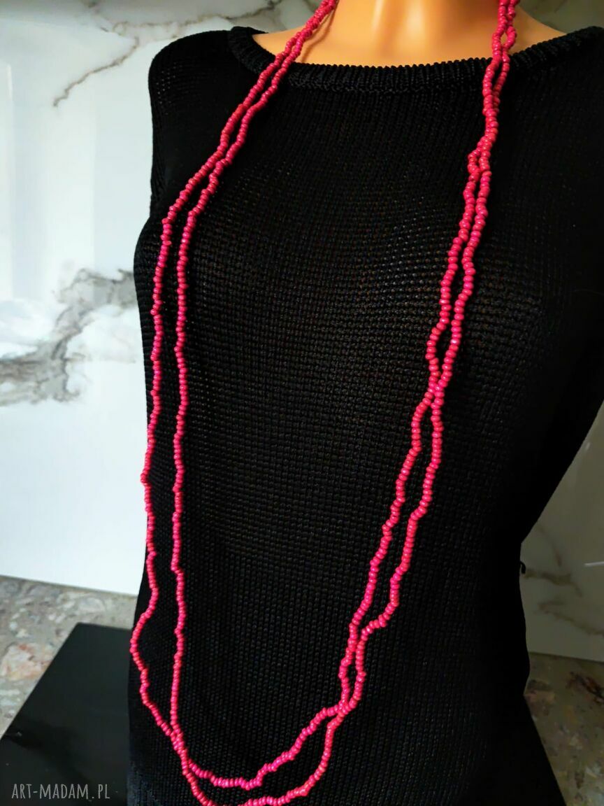 Lekki naszyjnik handmade z drobnych czerwonych koralików z drewna (67 cm)
