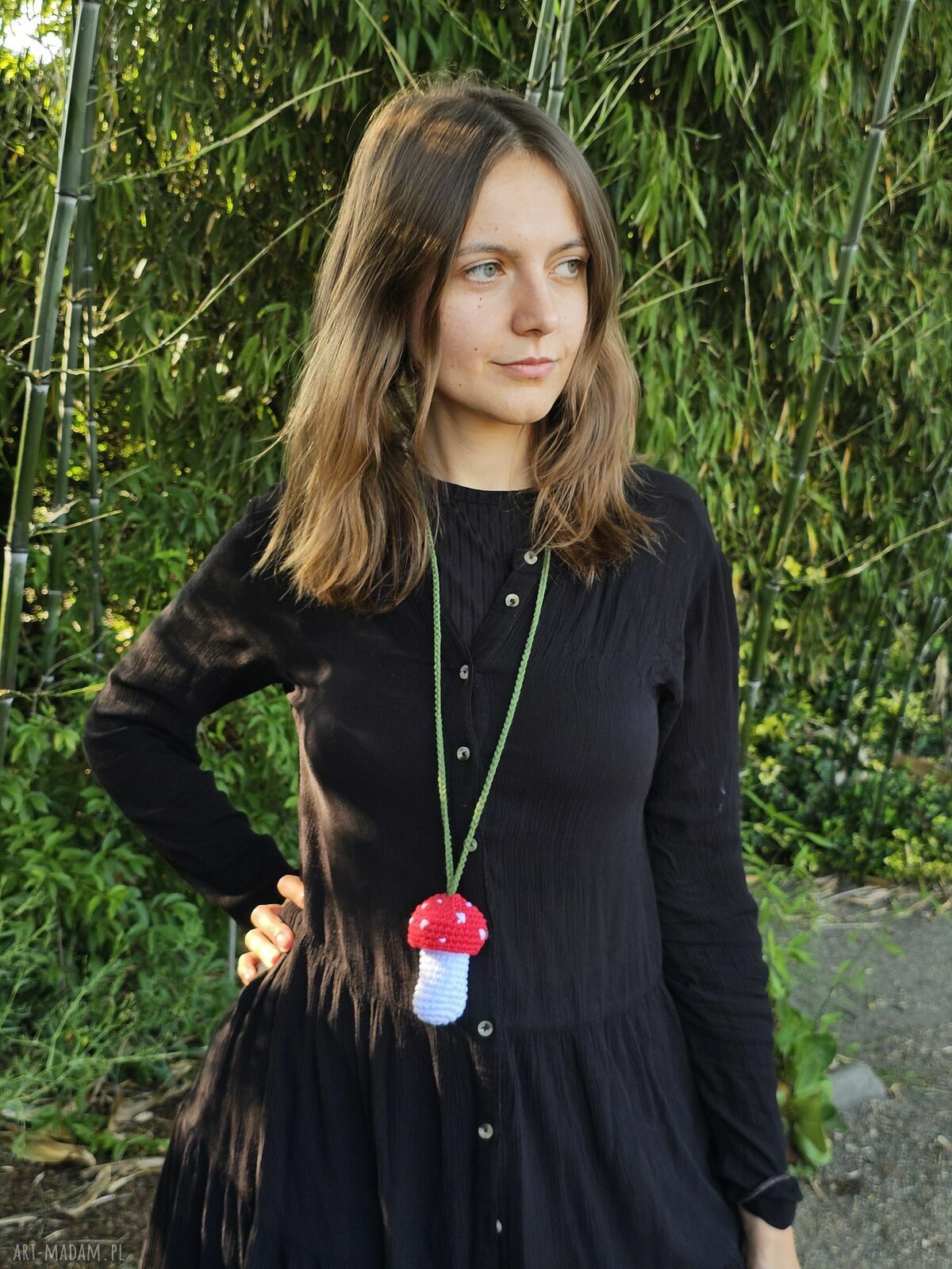 Naszyjnik grzybek na szydełku - bawełniana otwierana sakiewka muchomor