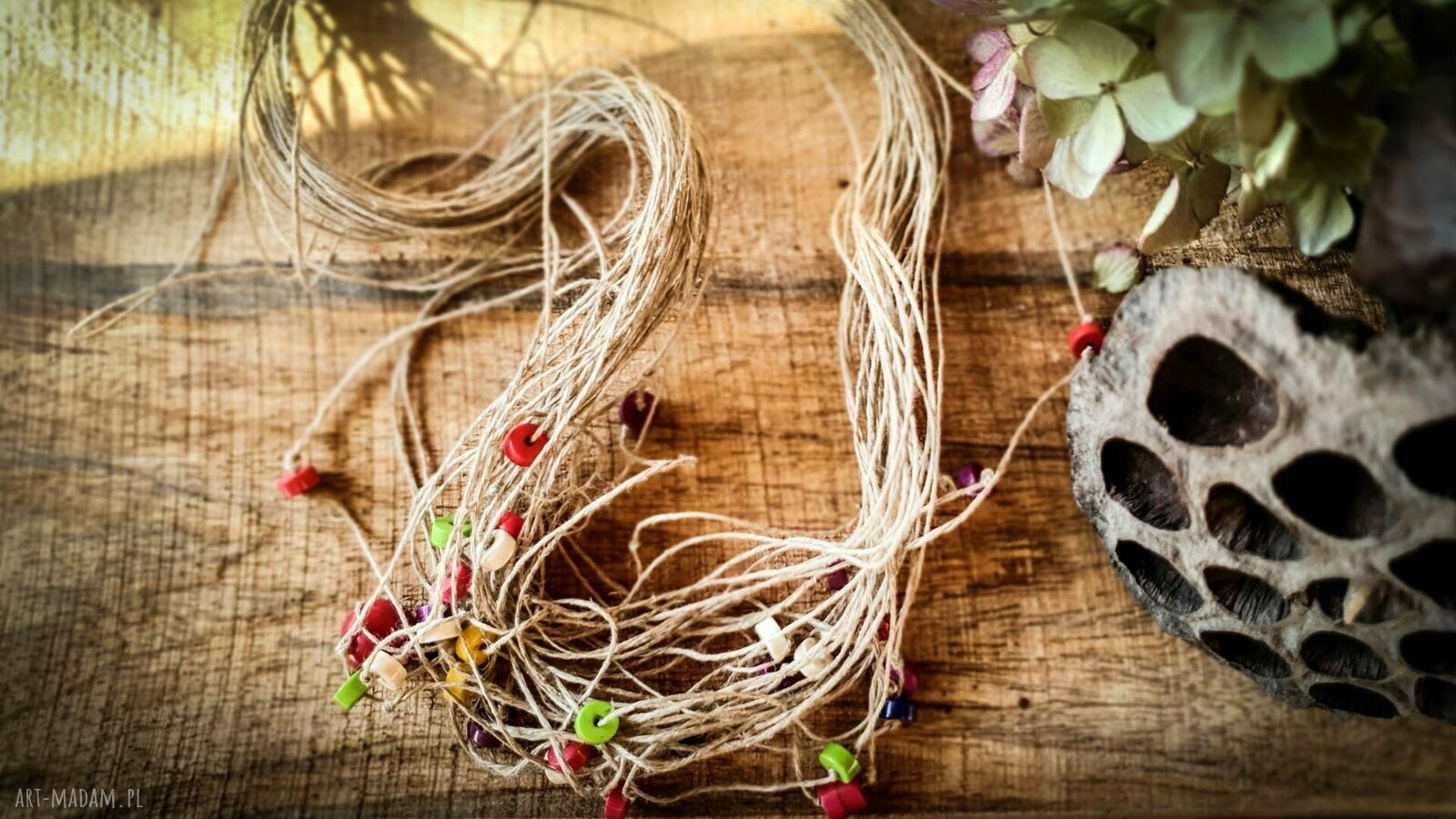 Naszyjnik handmade z howlitu na sznurku lnianym - Malgorzata art