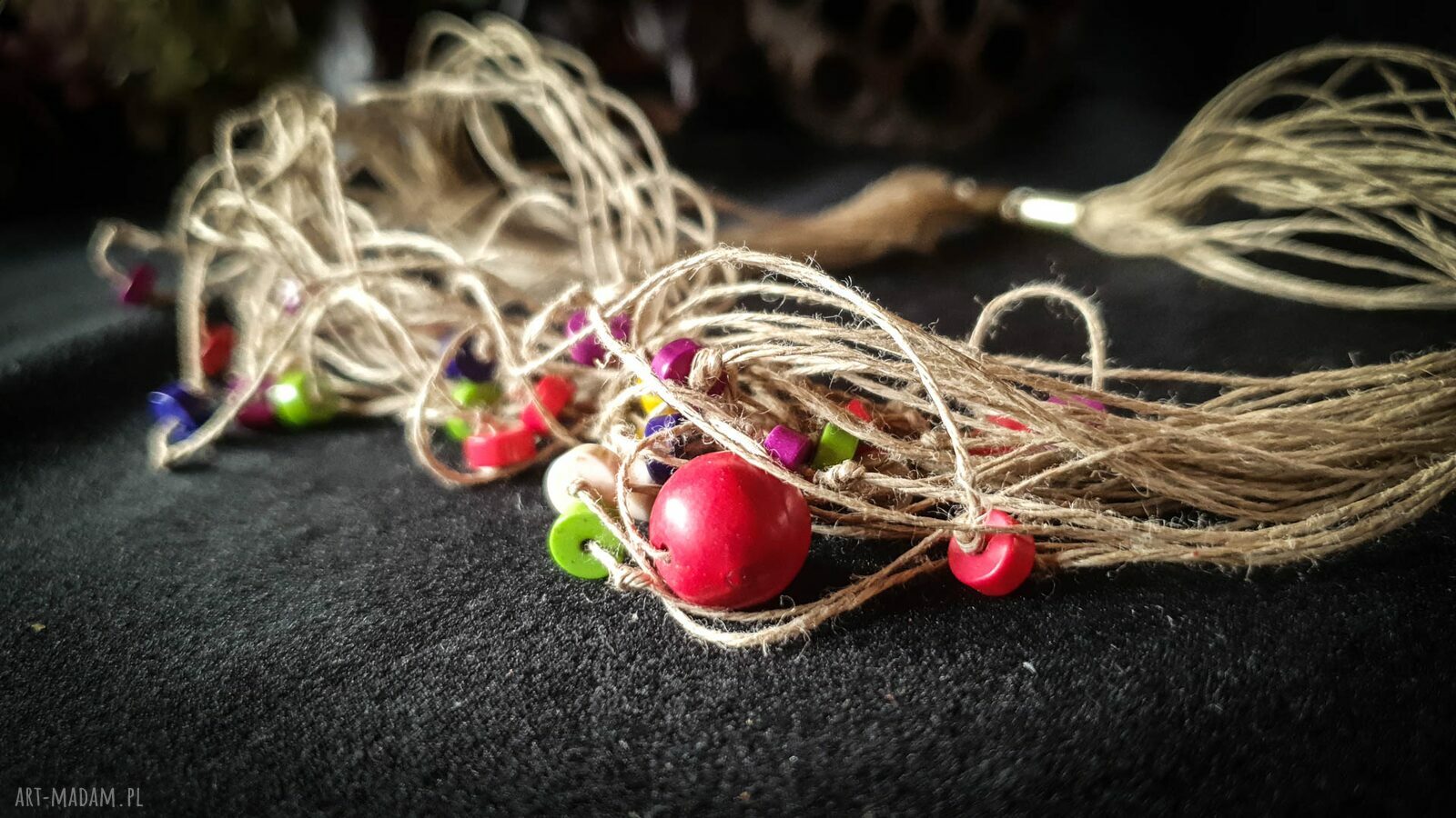 Naszyjnik handmade z howlitu na sznurku lnianym - Malgorzata art