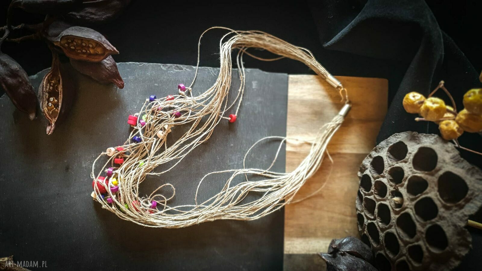 Naszyjnik handmade z howlitu na sznurku lnianym - Malgorzata art