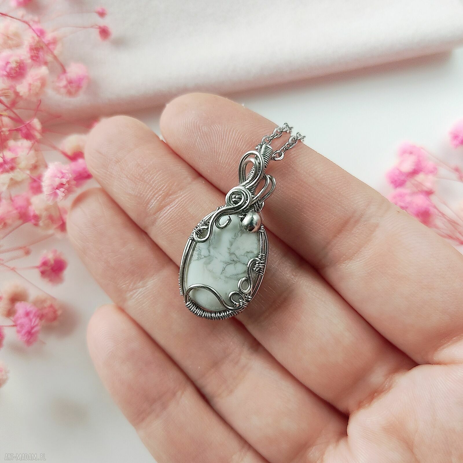 Naszyjnik z howlitem marmurkowym na stali chirurgicznej - wire wrapping