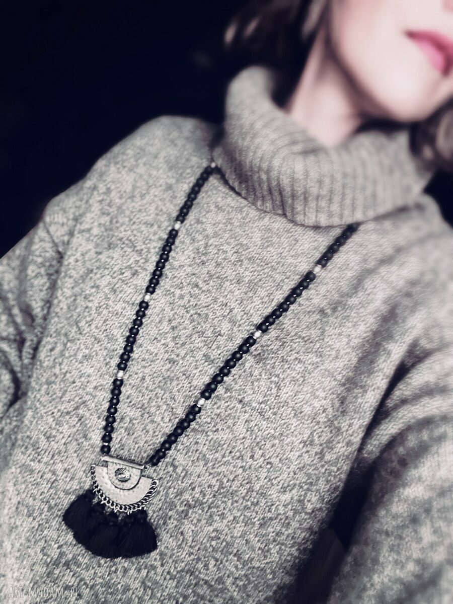 Naszyjnik Judyta - boho korale ze szkła i chwostami