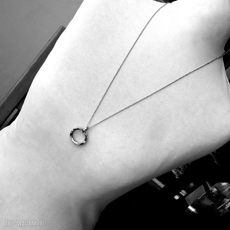 naszyjniki: Naszyjnik kółko karmy (dłuższy) grube, masywne, srebro. ręcznie zrobione
