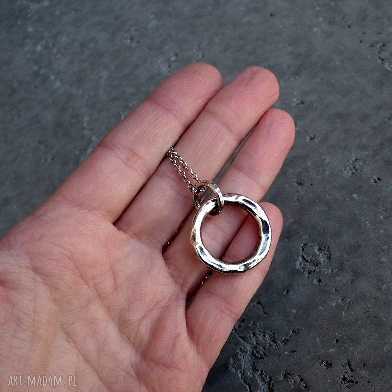 naszyjniki: Naszyjnik kółko karmy (dłuższy) grube, masywne, srebro. ręcznie zrobione