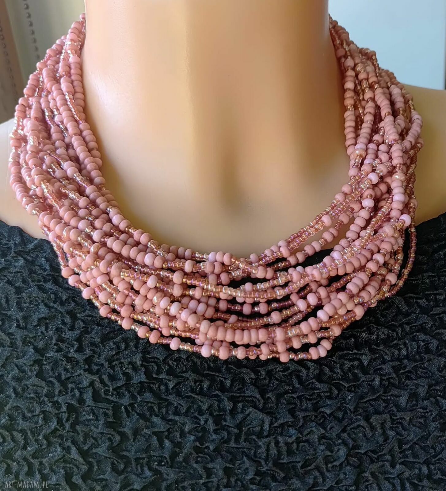 Krótki naszyjnik z różowych koralików nude mat - unikat 48 cm