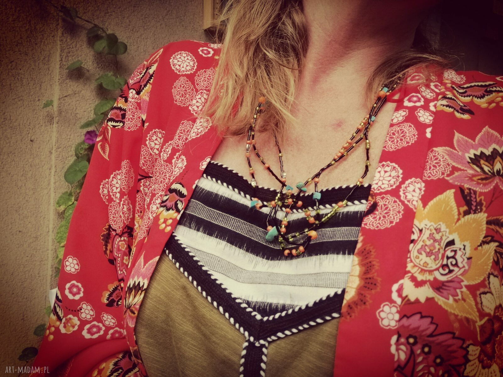 Długi naszyjnik koralikowy Frida w stylu boho i etno