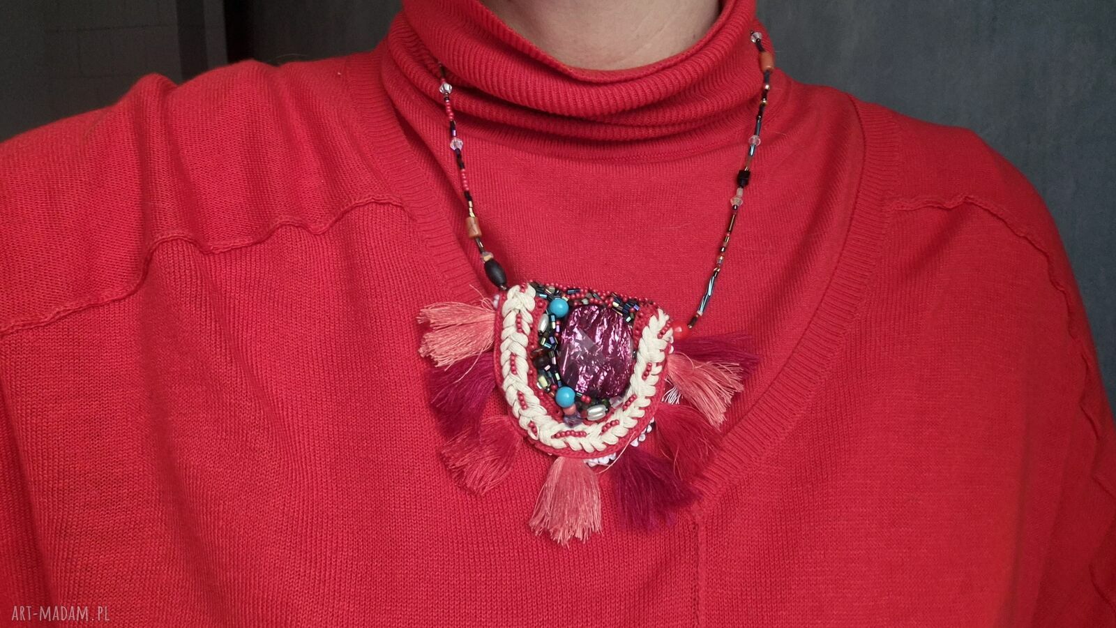 Naszyjnik koralikowy boho z frędzlami - ręcznie robiony