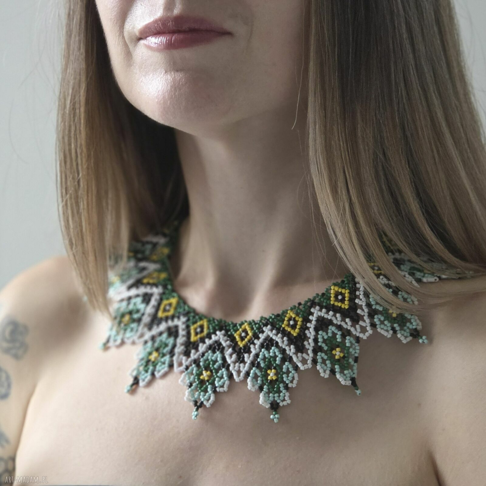 Naszyjnik krywulka „Wiosna” z koralików - choker w odcieniach zieleni