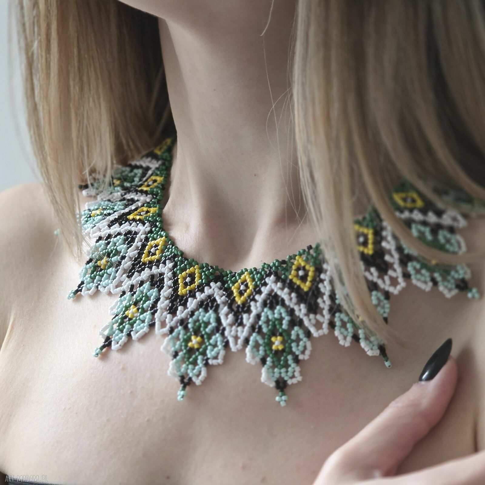 Naszyjnik krywulka „Wiosna” z koralików - choker w odcieniach zieleni