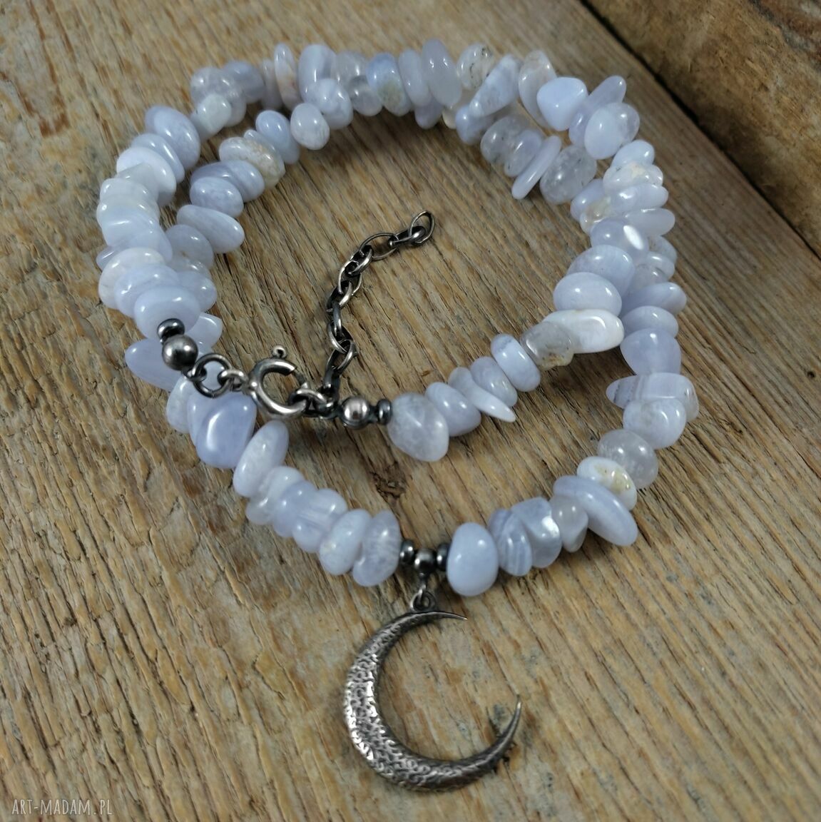 Naszyjnik księżyc z chalcedonem w srebrze 925 oksydowanym