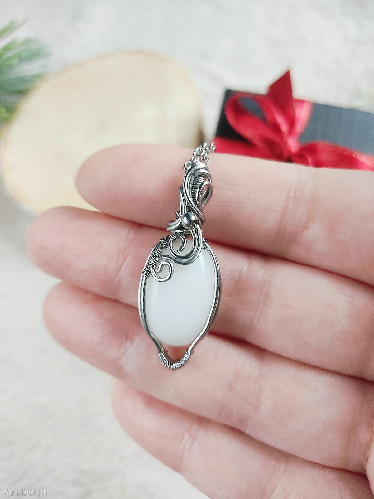 Naszyjnik Kwarc Mleczny 'Zimowy Szept' - ręcznie wykonany wisiorek wire wrapping ze stali chirurgicznej