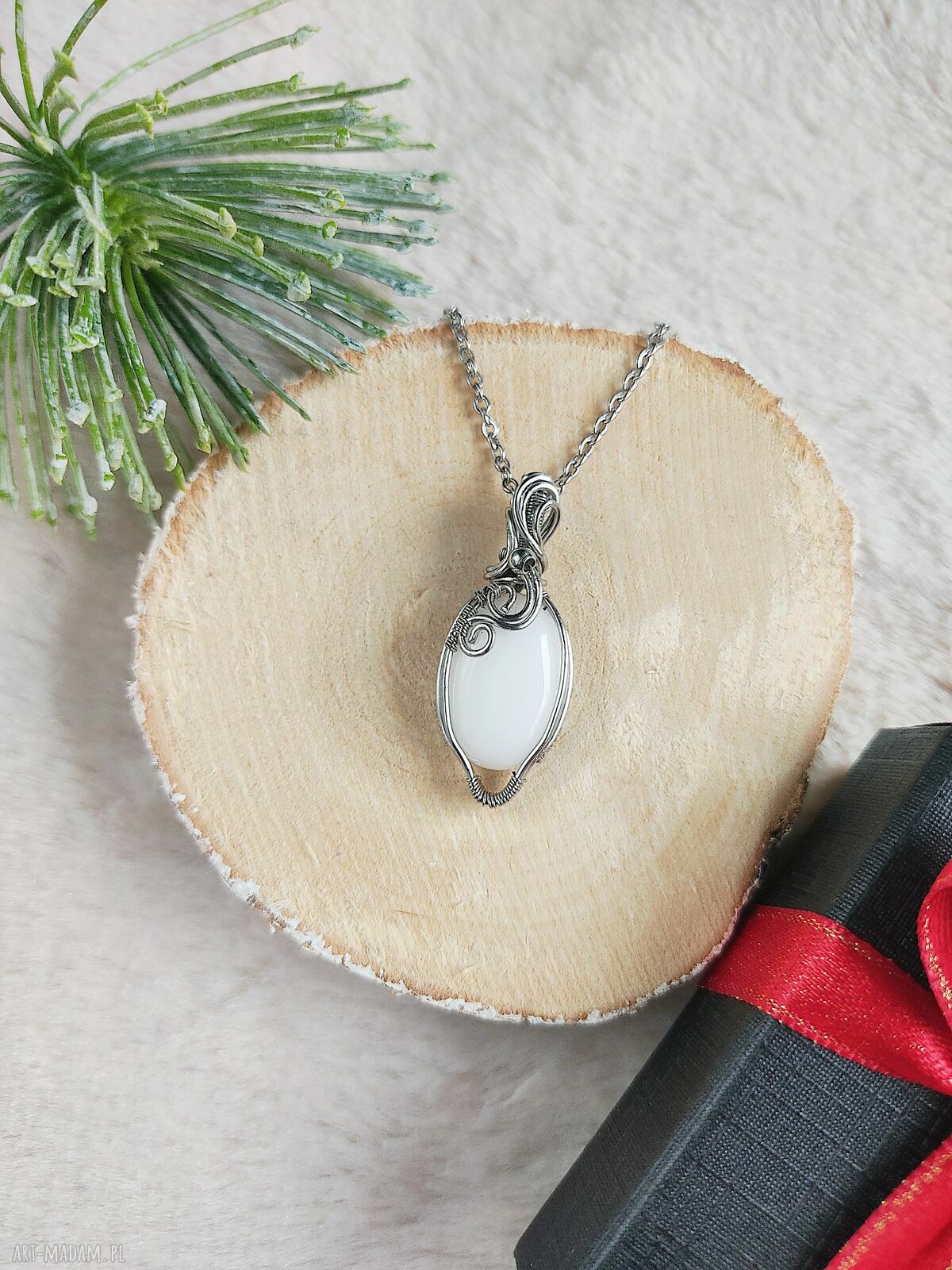 Naszyjnik Kwarc Mleczny 'Zimowy Szept' - ręcznie wykonany wisiorek wire wrapping ze stali chirurgicznej