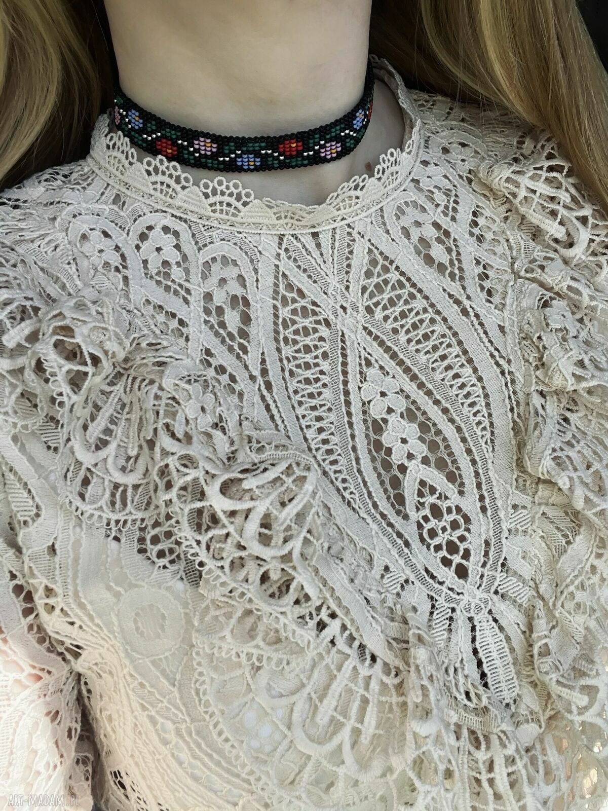 Choker z koralików w kwiatowy wzór - ręcznie robiony