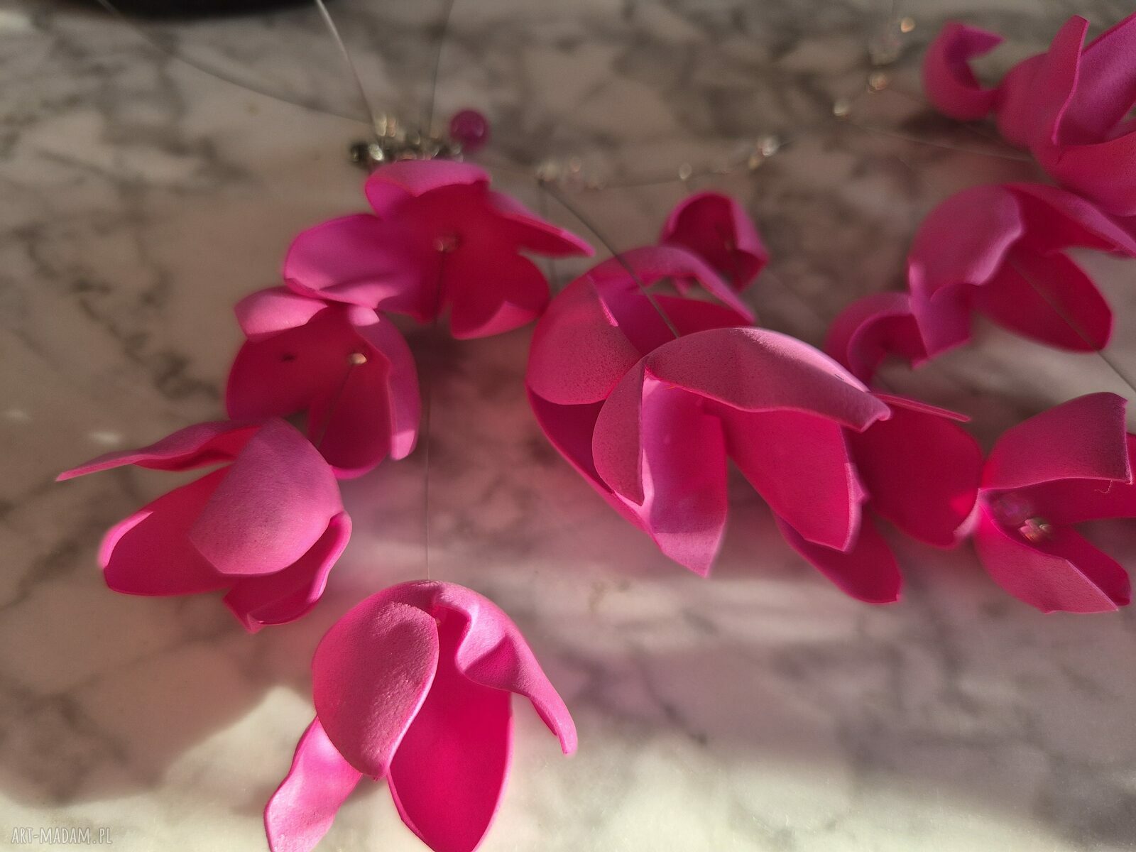 Naszyjnik boho Frida w amarantowych kwiatach - lekki dodatek